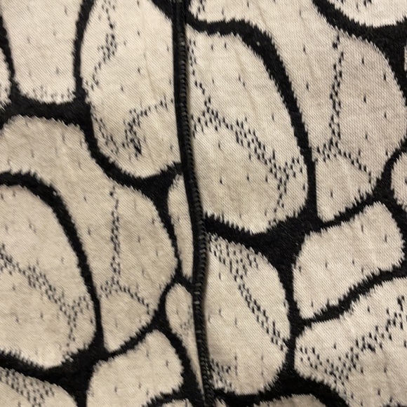 NWT Comfy IC Connie K cream and black top (OLCC-AF) - Picture 9 of 11